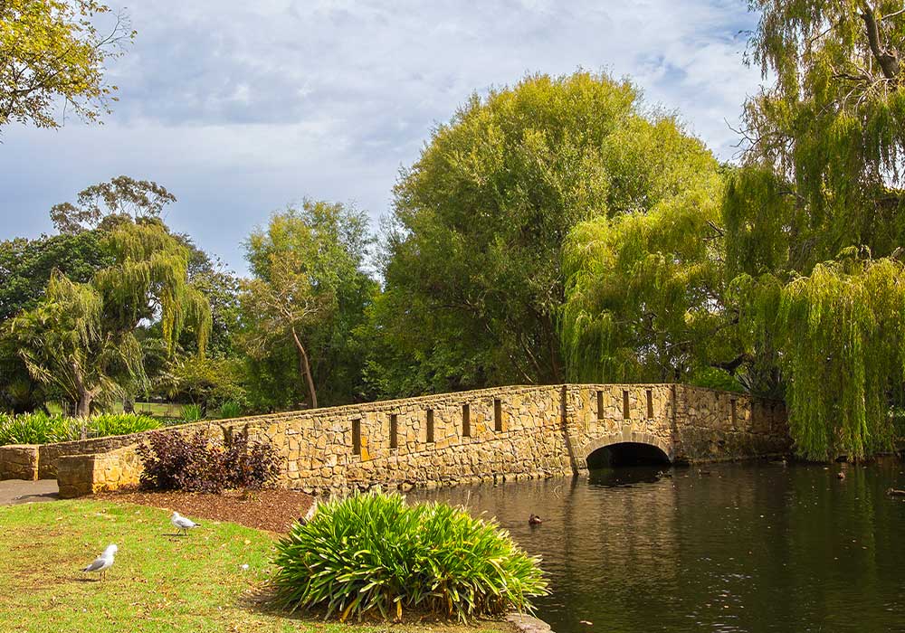 Prearrange-funeral-stone-bridge-1000x700