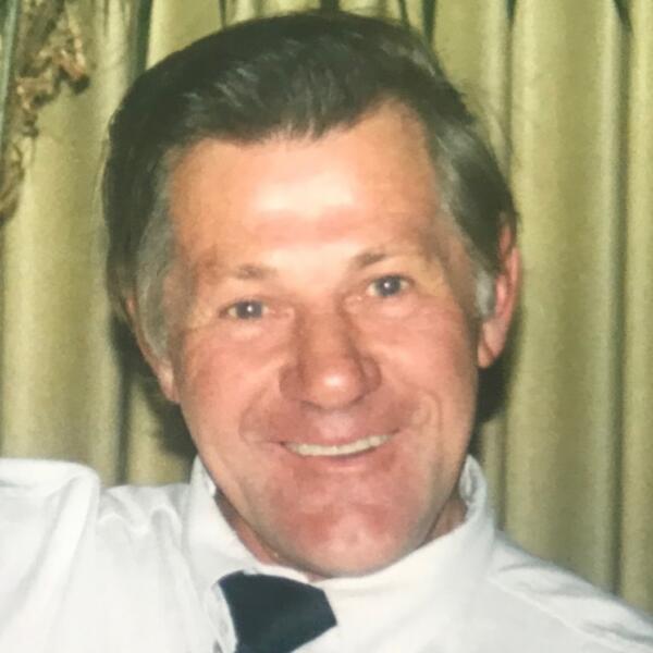 Headshot image of BELL, Graeme John