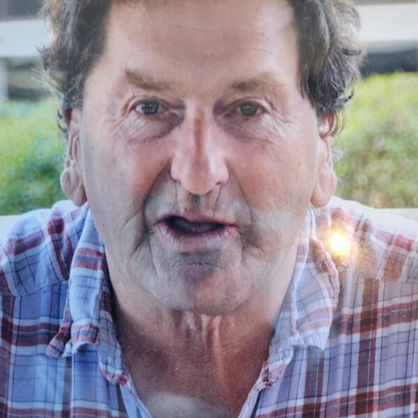Headshot image of LAKE, Robin William
